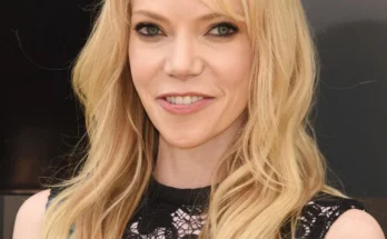 Riki Lindhome
