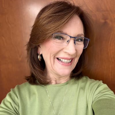 Debra Gil